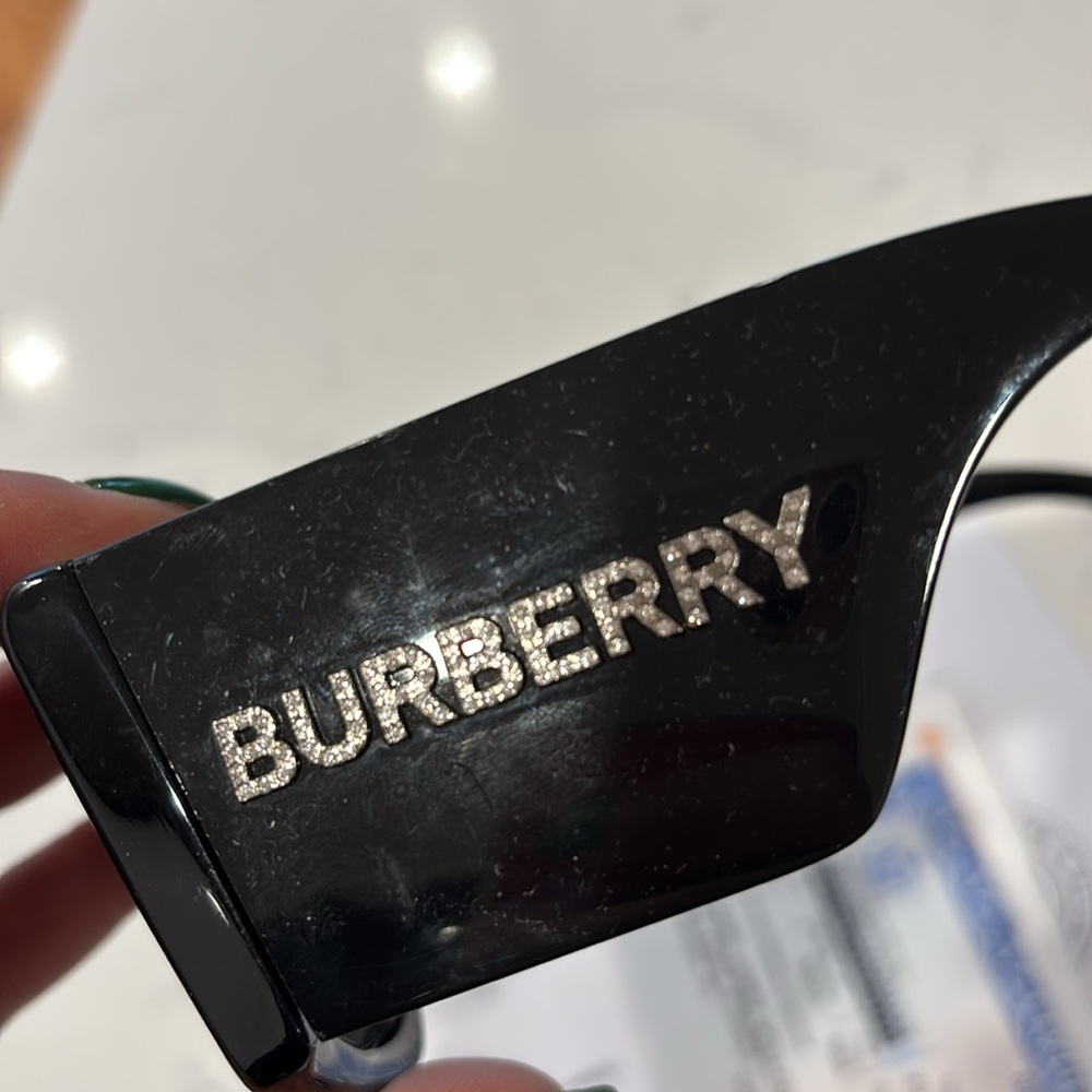 Burberry black sunglassesses - Picture 8 of 9